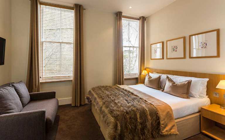 Nadler Kensington Deluxe Room